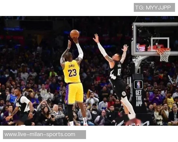 詹姆斯周二中午宣布退役实为广告宣传早有预兆引发热议 詹姆斯周二中午宣布退役实为广告宣传早有预兆引发热议