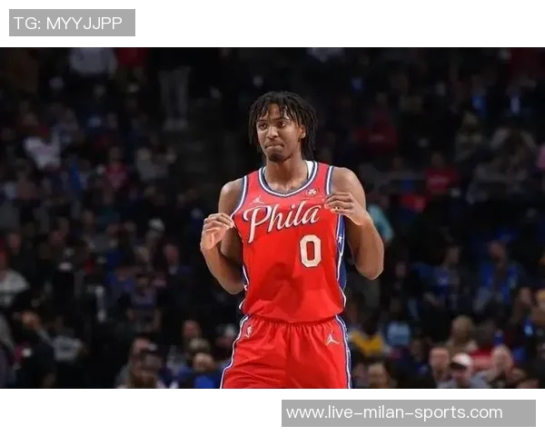 马克西上半场表现全面11投4中贡献12分3篮板4助攻1抢断1盖帽