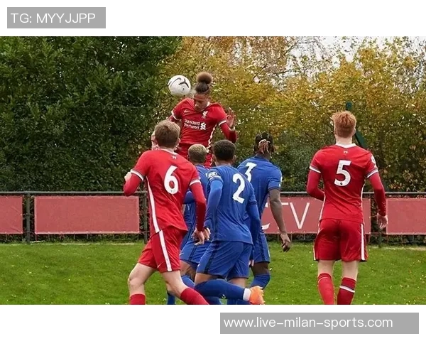 今日趣图:布鲁诺踢中卫真能行吗他的能力让人怀疑 今日趣图:布鲁诺踢中卫真能行吗他的能力让人怀疑