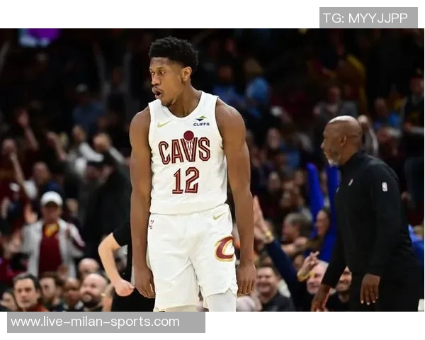 亨特上半场表现出色6投5中轻松斩获12分6篮板1助攻1抢断 亨特上半场表现出色6投5中轻松斩获12分6篮板1助攻1抢断