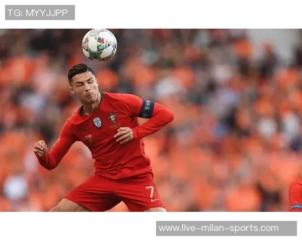 加利在热身时专注分析对手站位球迷欢呼未能分散他的注意力 加利在热身时专注分析对手站位球迷欢呼未能分散他的注意力