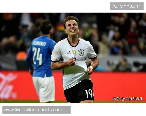 赫拉芬贝赫在禁区外遭铲倒主裁未判罚比赛继续进行引发争议 赫拉芬贝赫在禁区外遭铲倒主裁未判罚比赛继续进行引发争议